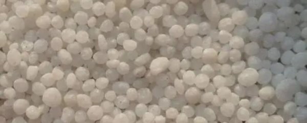 尿素不可与碳铵混用的原因，混用后会造成尿素流失