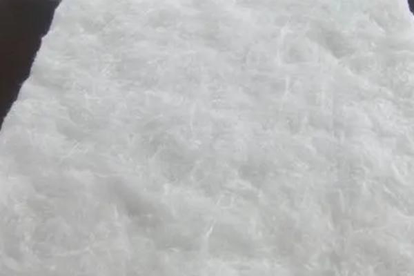 怎样清洗鱼缸内壁，可用刮藻刀来清理